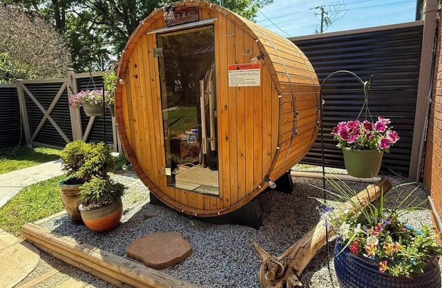Luxury Suite, patio, Gazebo, hammock, sauna, fence