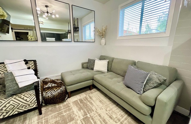 Luxury Suite-Unique Quotes Space