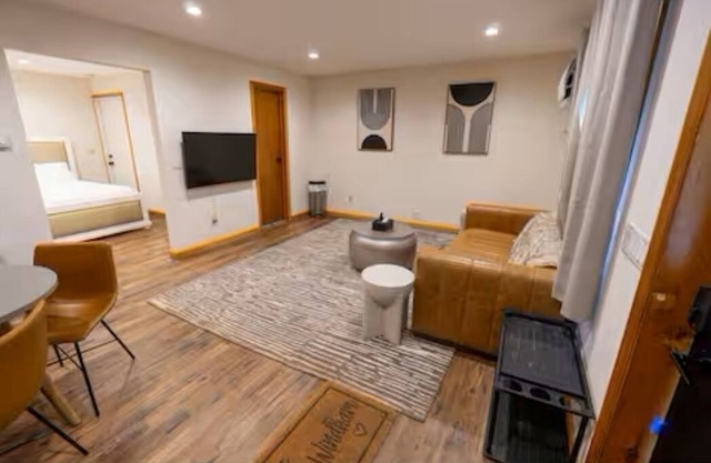 Luxury Suite, Spa Bath, Deck, 2 Full Beds! Haus Windham