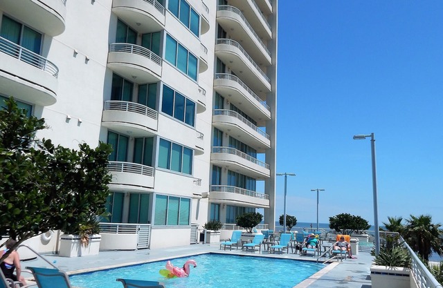 LUXURY! THE OCEAN CLUB BEACHFRONT BILOXI