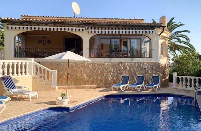 Luxuriöse Villa mit 3 Schlafzimmern - eigener Pool und Grillterrasse