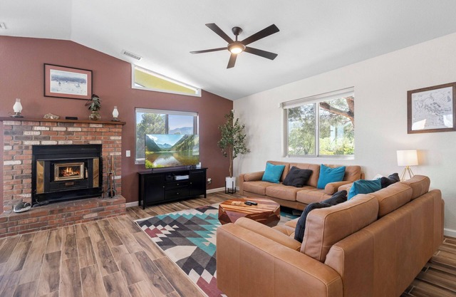Luxury Three Bedroom Home with Amazing Views Near Sedona & Wineries