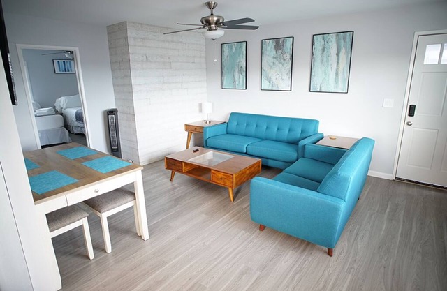 Luxury Top Floor, 2 Bed #14 - 167 Steps to Mission Beach and Boardwalk.