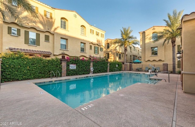 Luxury Town-Home in Perfect Scottsdale Location!