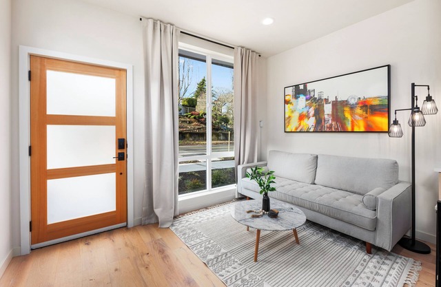 Luxury Townhome in Beacon Hill