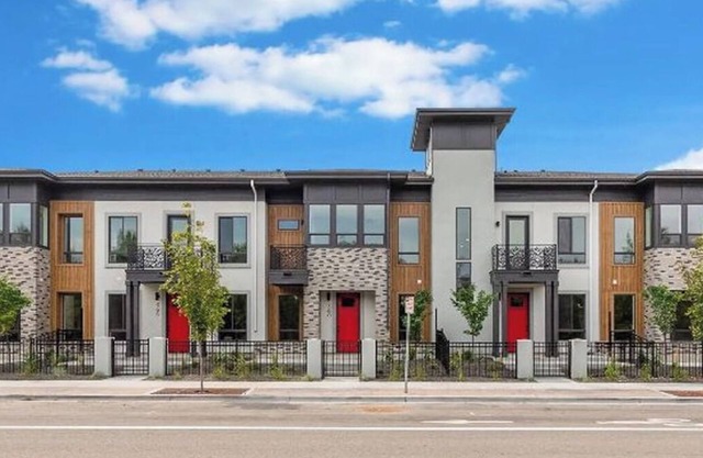 Luxury Townhome in Downtown Eagle