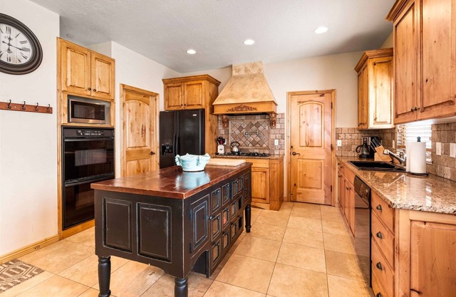 Luxury Townhome | Private Hot Tub | Movie Theater | Arcade. Sleeps 14