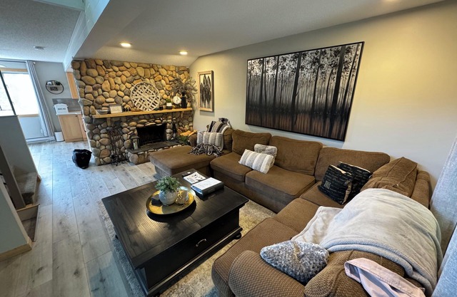 Luxury Townhouse - Great for Families - golf & ski
