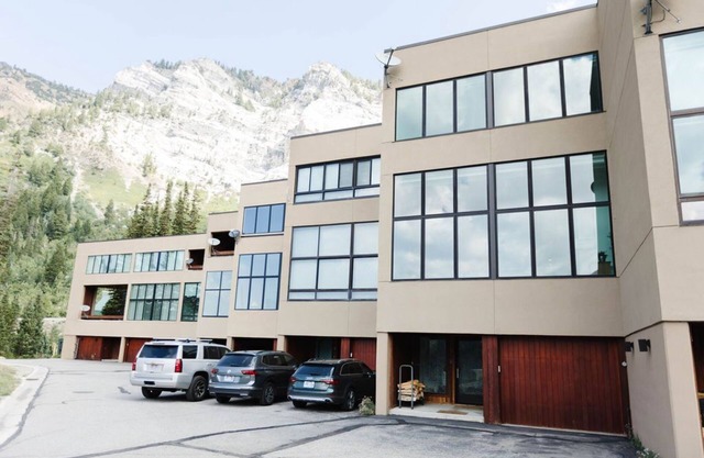 Stunning, luxury ski in/out townhome in Alta