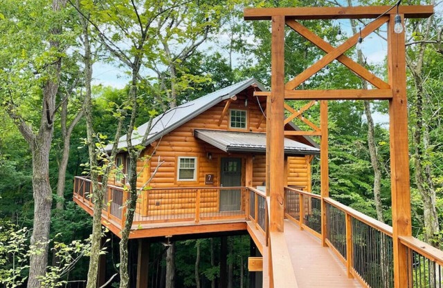 Luxury Treehouse @ Berlin Woods