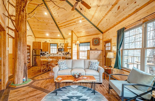 Luxury Treehouse Getaway just north of Nashville TN