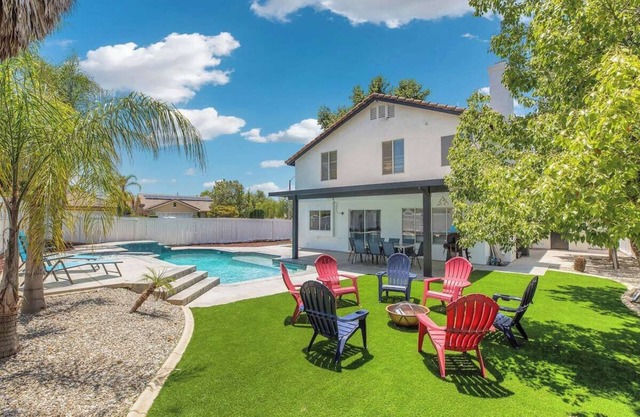 Luxury Tropical Modern Villa Pool/ Jacuzzi & Game Room!