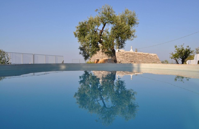 Luxuriöses Trullo mit Außen-Wohnbereich, Schwimmbad und Essbereich