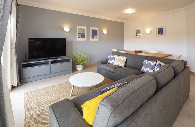 Luxuriöses Apartment mit 2 Schlafzimmern mit kostenfreier Nutzung des Pools, des Fitnessraums und des Wellnessbereichs