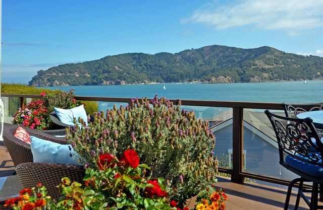 Luxus mit zwei Schlafzimmern in der Bucht von SF - herrliche Aussicht und Pool
