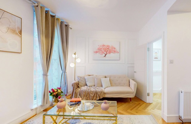 Luxus-Penthouse-Eigenes Badezimmer-Strassenblick