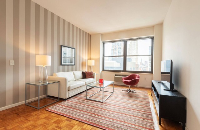 Luxury Two-Bedroom Apartment Near PATH Train in Je