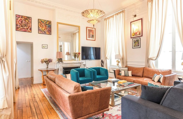 Luxury typical Parisian flat - 6 guests - 5 min from Louvre