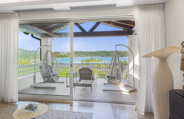 Luxury, Ultimate Convenience: Your Ocean View Dream Villa in Los Sueños
