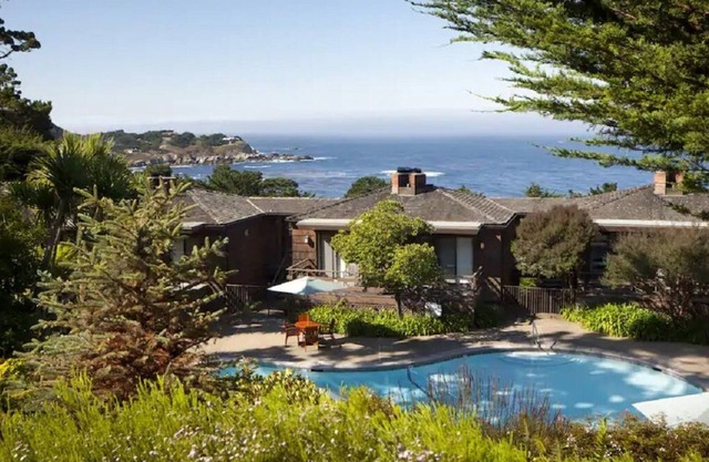 Luxury vacation overlooking the Pacific Ocean