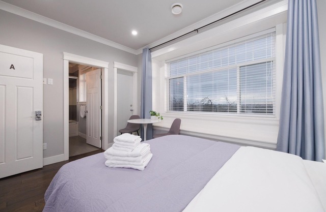 Luxury Vancouver 5BR Stay | Near Downtown & YVR