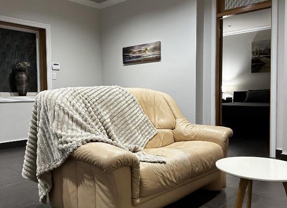 Luxury Vancouver Suite Near YVR and Downtown