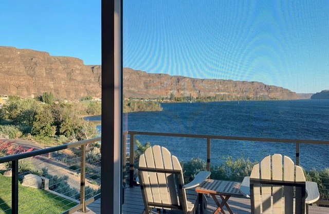 Luxury View Home on the Columbia River, Golf, Wineries & Gorge Amphitheater