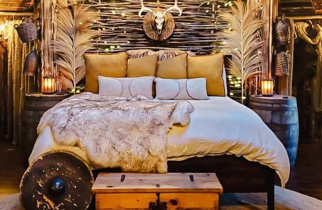 Luxury Viking Themed Yurt! A Glamping and Spa experience 35 miles from Seattle!