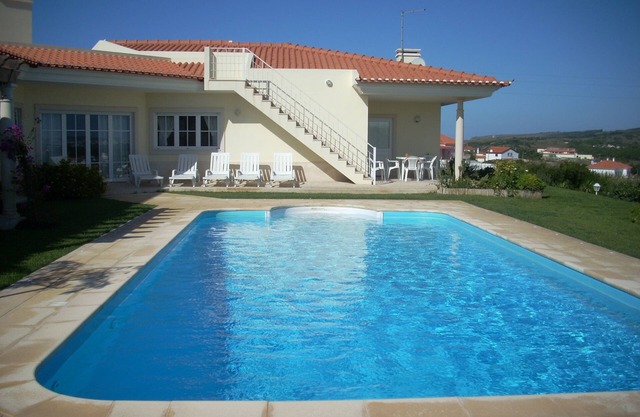Luxusvilla mit privatem Pool und Meerblick