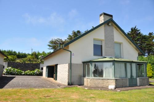 Luxury VILLA CAMÉLIA. Mountains, golf, horses, levada walks.