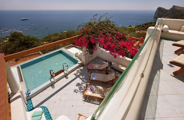Luxus VILLA ARIADNE mit privatem Pool, Jacuzzi, Terrasse und Meerblick