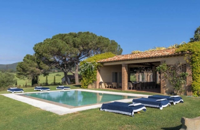 Luxury villa at 15 minutes driving from the seaside