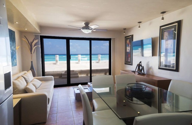 Luxury Villa at the feet of the sea In Cancun