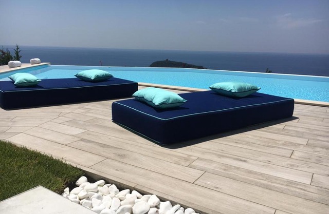 Luxury villa Blue&Blanc piscina a sfioro isola