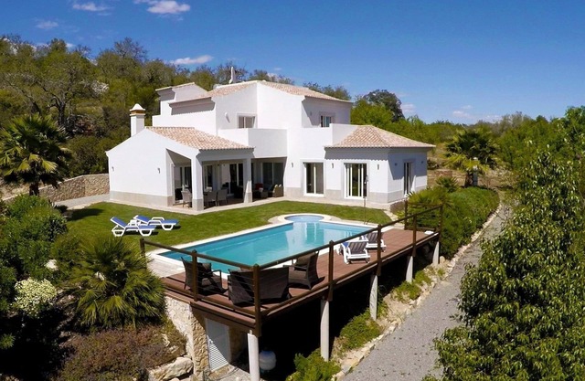 Neue Luxus-Villa in der Nähe von Tavira mit Meerblick und ruhiger, ländlicher Umgebung