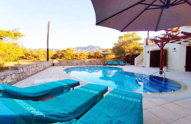 Luxury Villa 200m from the sea and the golf club