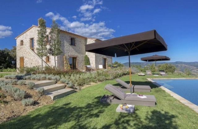 Luxury Villa for 6 inside a wonderful Estate