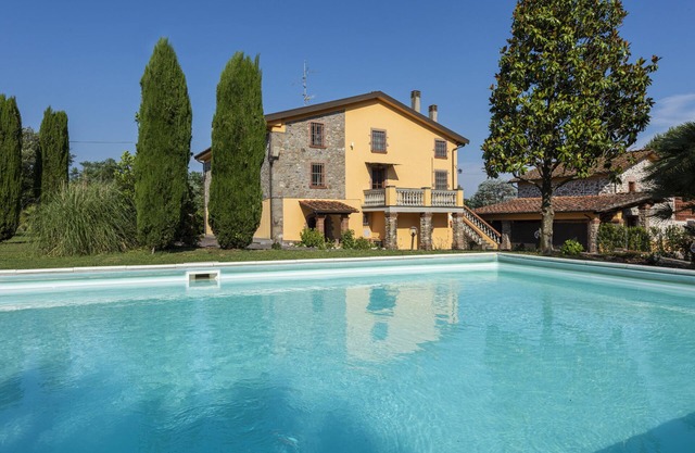 Luxury villa for your Tuscan holidays, a few minutes from Lucca, private swimmin
