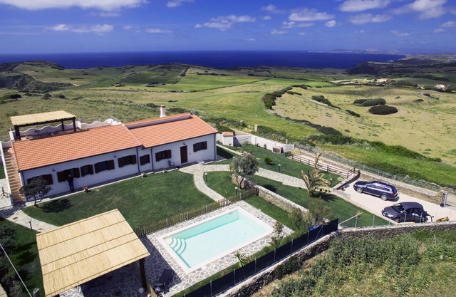 Luxusvilla auf Sardinien mit Pool und spektakulärem Blick auf das Stintino-Meer