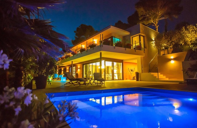 Luxus-Villa in Tossa de Mar in der Nähe von Strand mit beheiztem Schwimmbad