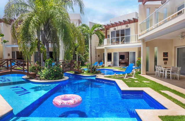 Luxury villa in Tulum with pool, fit 20ppl -10min from the beach!