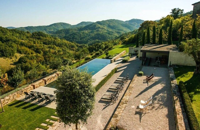 Stunning luxury 8 bed villa in Umbria with pool