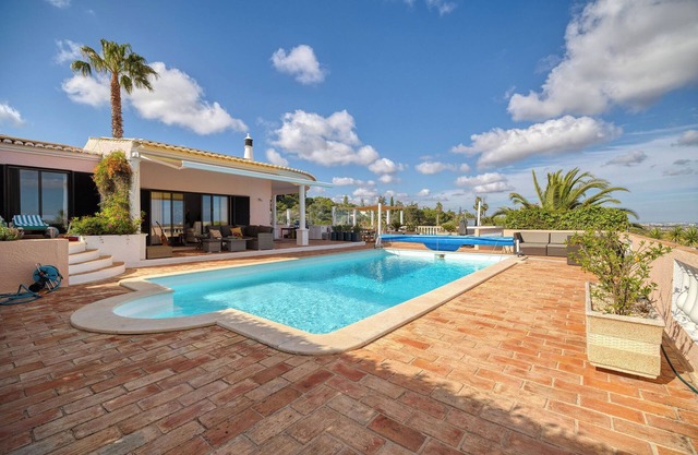 Luxury Villa * Large Pool * Hot tub * Elevated Ocean views * Beaches nearby