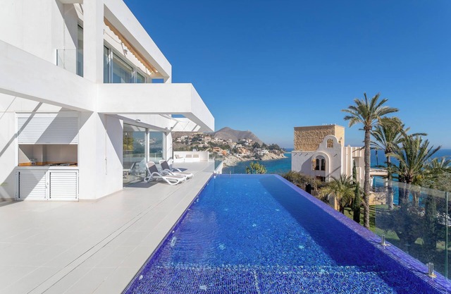 Luxury Villa Lizo with Fabulous View, Pool, Terrace & Wi-Fi