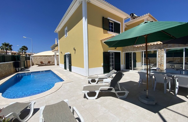 Luxusvilla für 12 Personen mit privatem beheiztem Pool