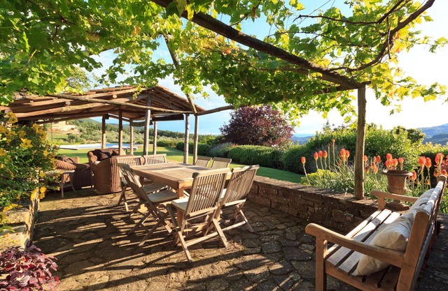 Luxusvilla in der Nähe von Florenz mit Design-Interieur und Pool mit Aussicht