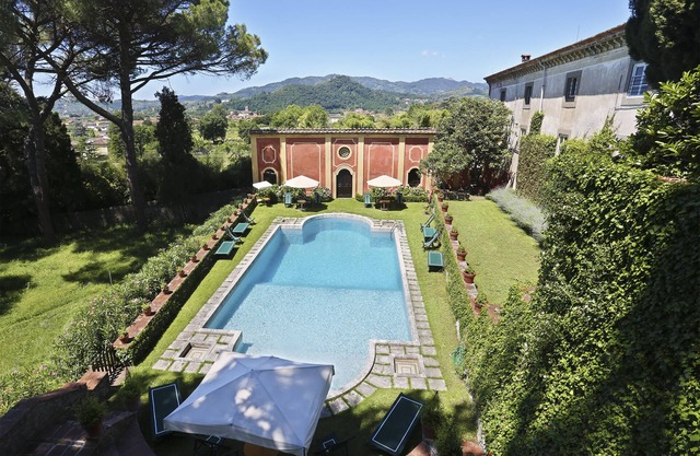 Historische Villa auf den Hügeln von Lucca mit Pool und Tennisplatz in EXCLUSIVE