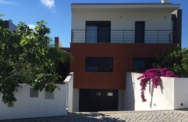 Luxury villa with private pool in Sobral da Lagoa with stunning views.
