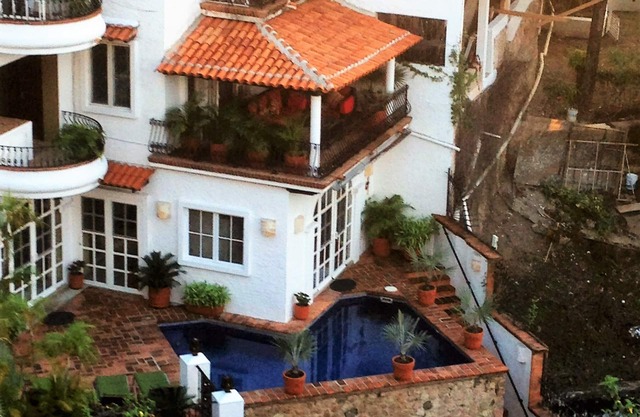 Luxusvilla mit beheiztem Pool und Blick auf die Bucht, Zimmermädchen und Küchenchef