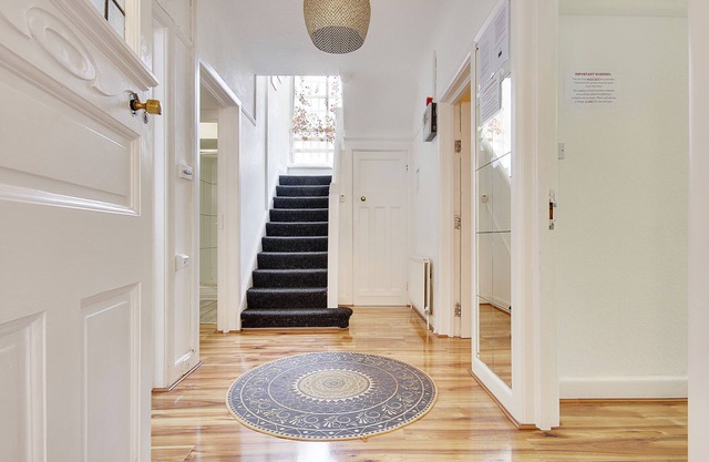 Luxury Villa with Hot tub - near to the beach & city centre